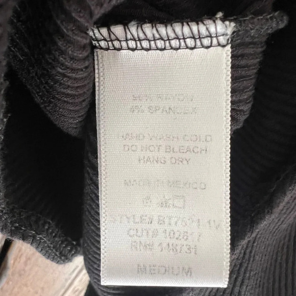 Vici Ribbed Long-Sleeve V-neck Bodysuit in Black Size Medium - Picture 6 of 8